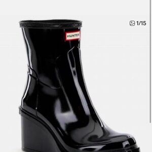 Hunter Women's Glossy Black Wedge Boots